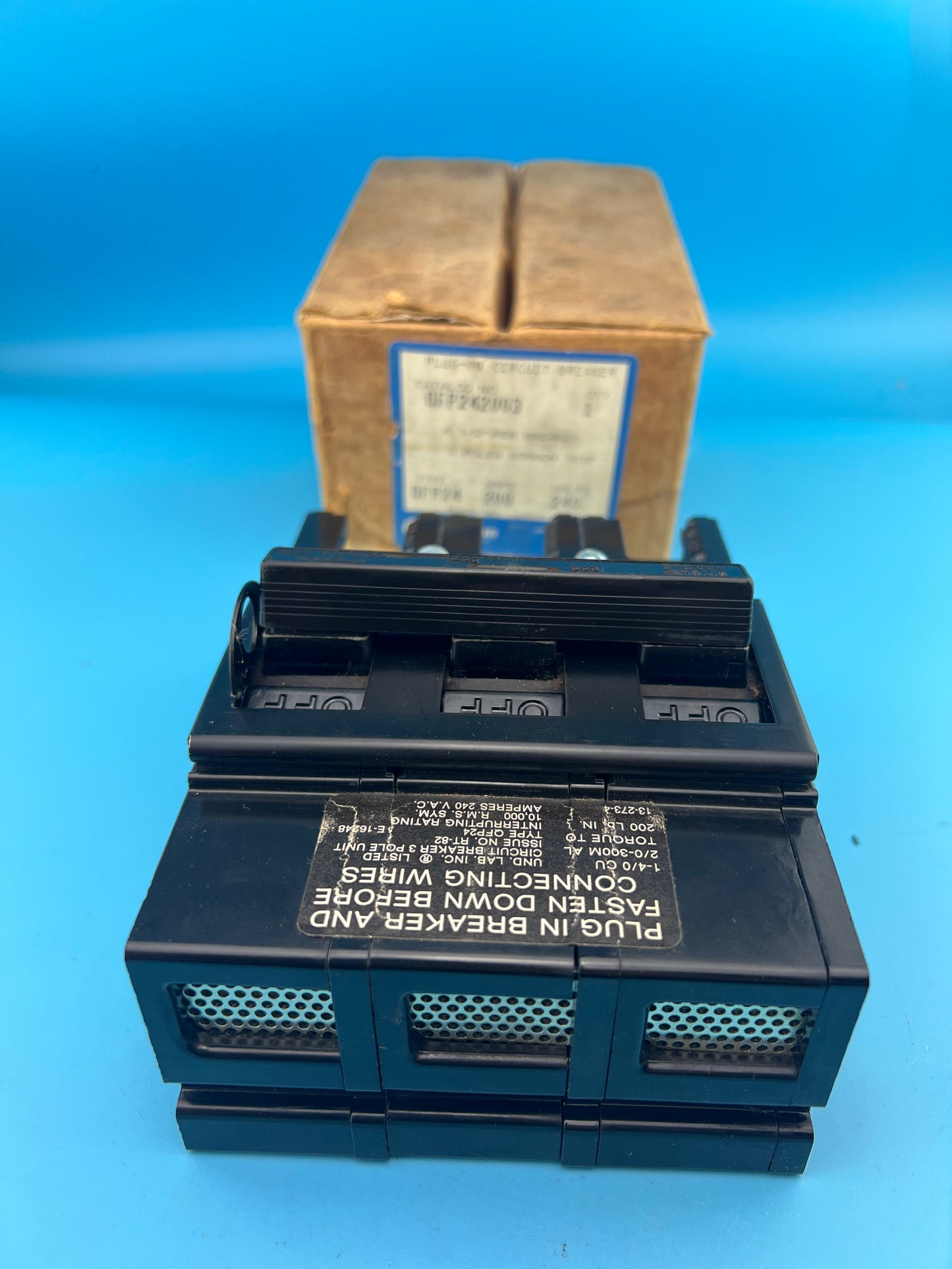 Challenger 200 Amp 3 Pole Type QFP24 Circuit Breaker GTE Sylvania 240V 200A *NEW