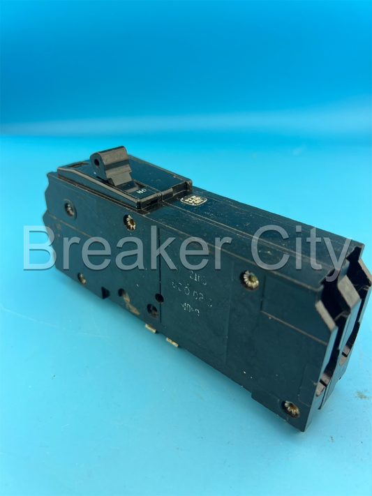 Q12100 Square D 100 Amp 2 Pole Circuit Breaker Type Q1 120/240VAC Plug On 100A