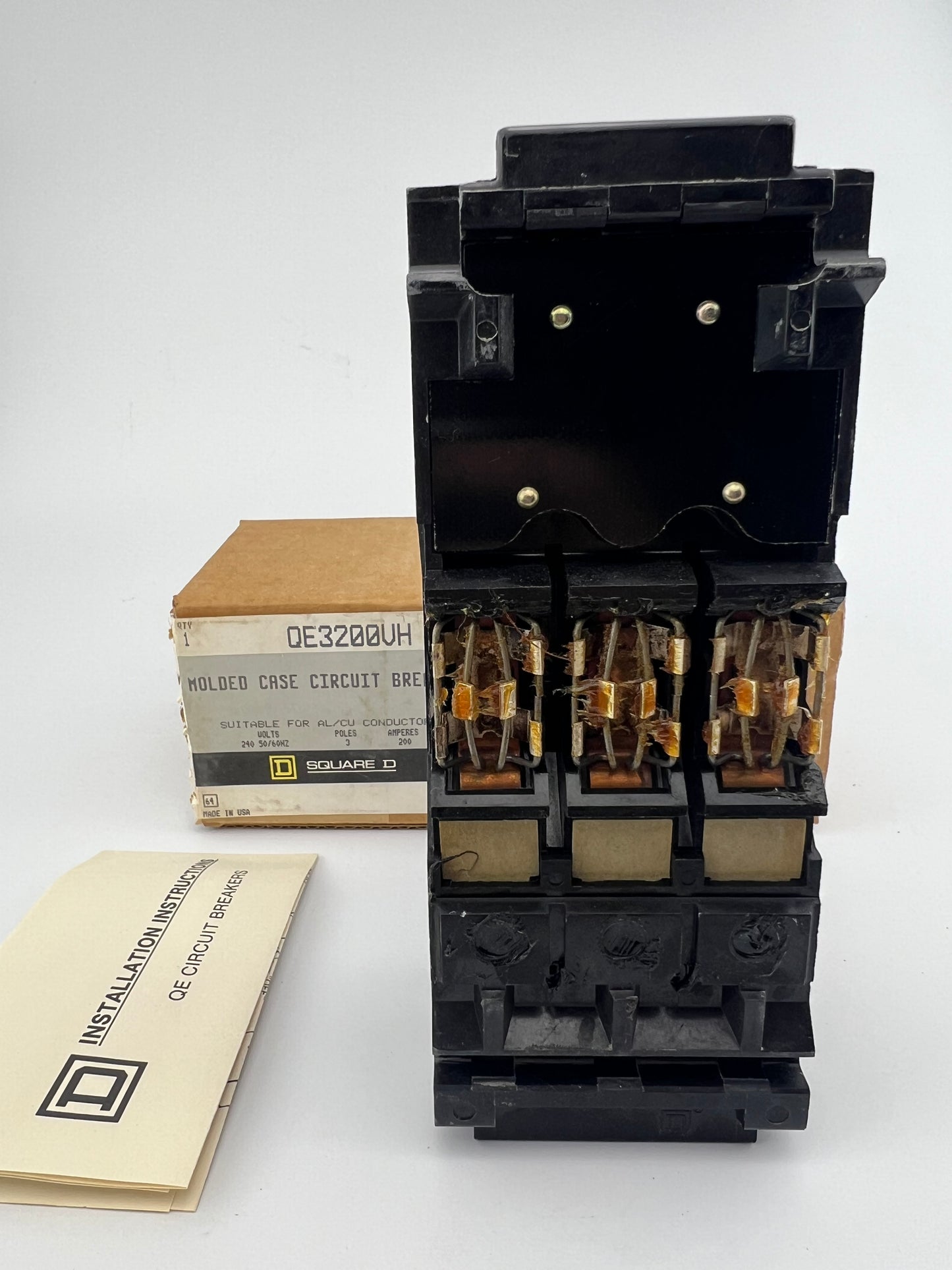 Square D QE3200VH 200 Amp 3 Pole Circuit Breaker QE6 240VAC 200A 3P BRAND NEW