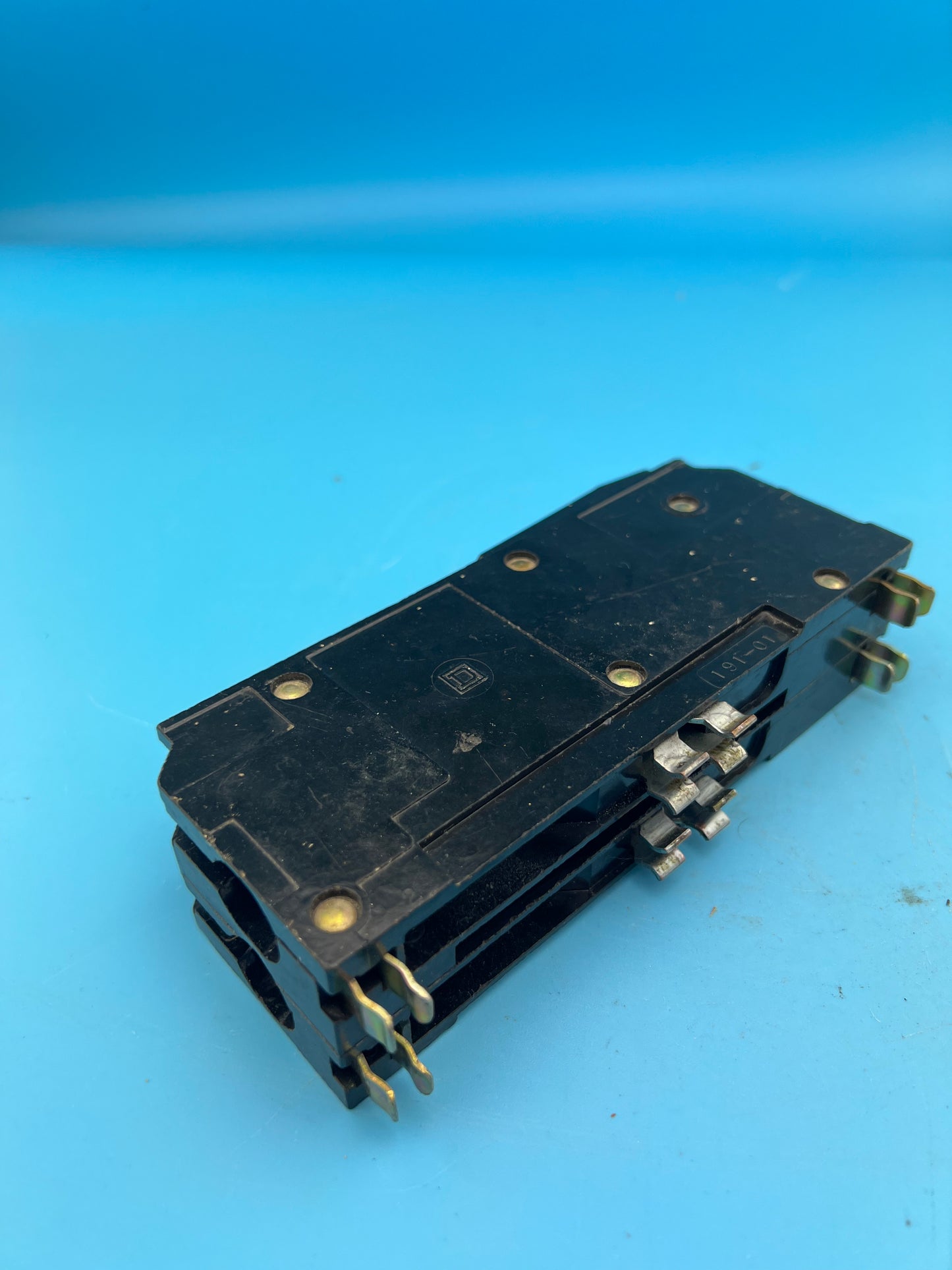 Q12100 Square D 100 Amp 2 Pole Circuit Breaker Type Q1 120/240VAC Plug On 100A
