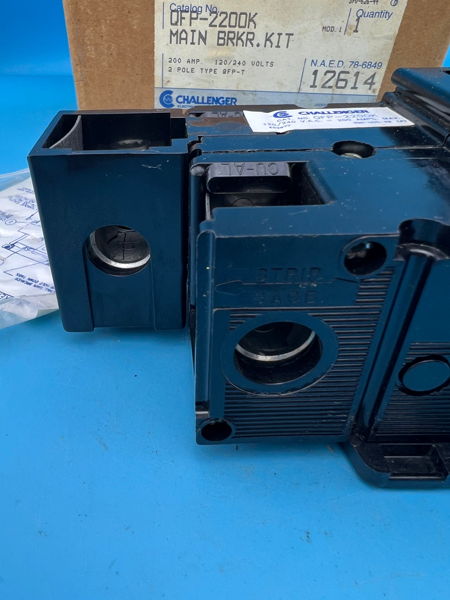 Challenger  QFP-2200K Circuit Breaker 200 Amp 2 Pole Mount Feet 240V 2P 200A