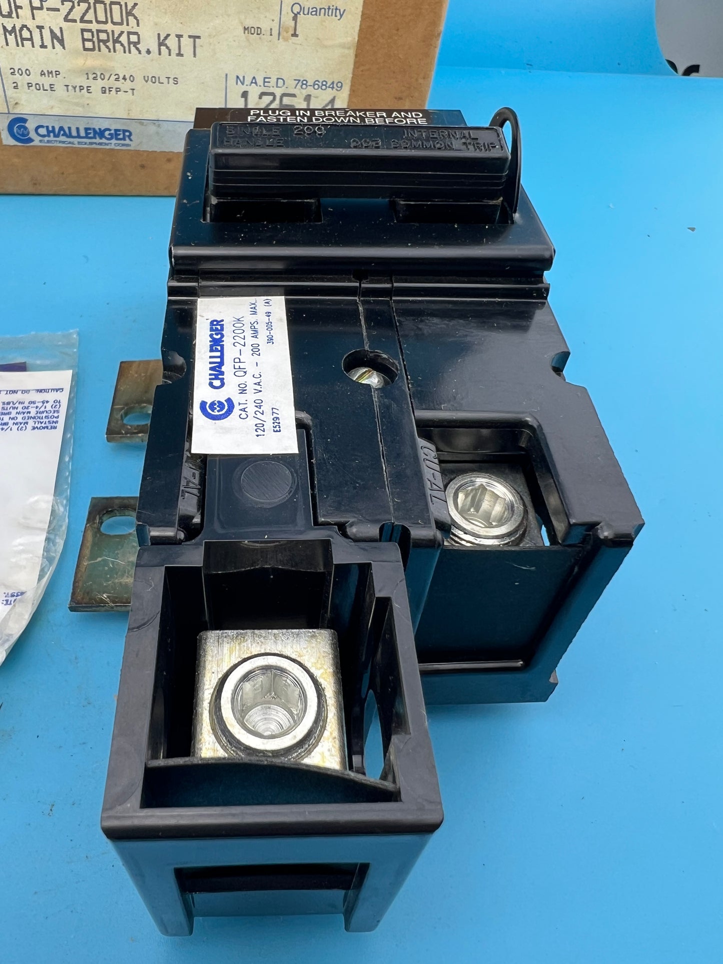 Challenger  QFP-2200K Circuit Breaker 200 Amp 2 Pole Mount Feet 240V 2P 200A